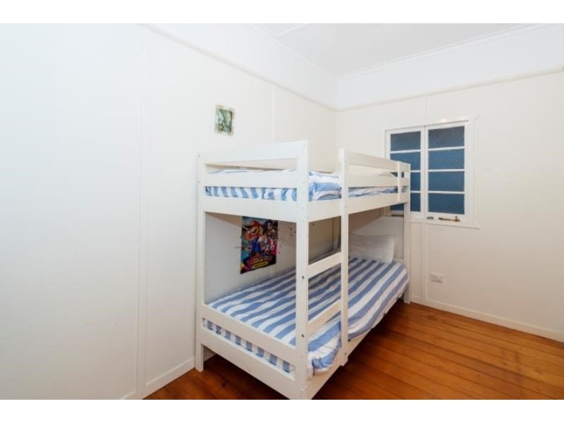 22 Oxley Road, Holland Park QLD 4121