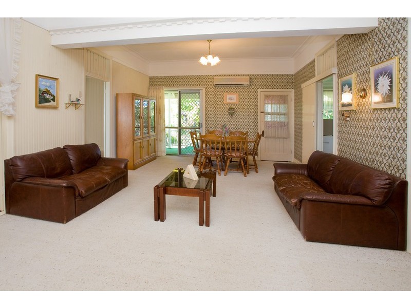 20 Crown Street, Holland Park West QLD 4121