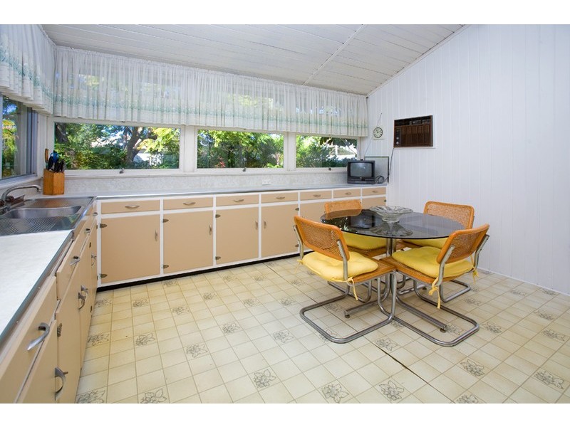 20 Crown Street, Holland Park West QLD 4121