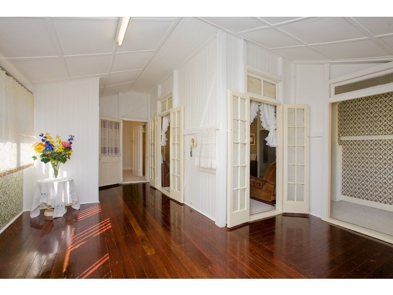 20 Crown Street, Holland Park West QLD 4121