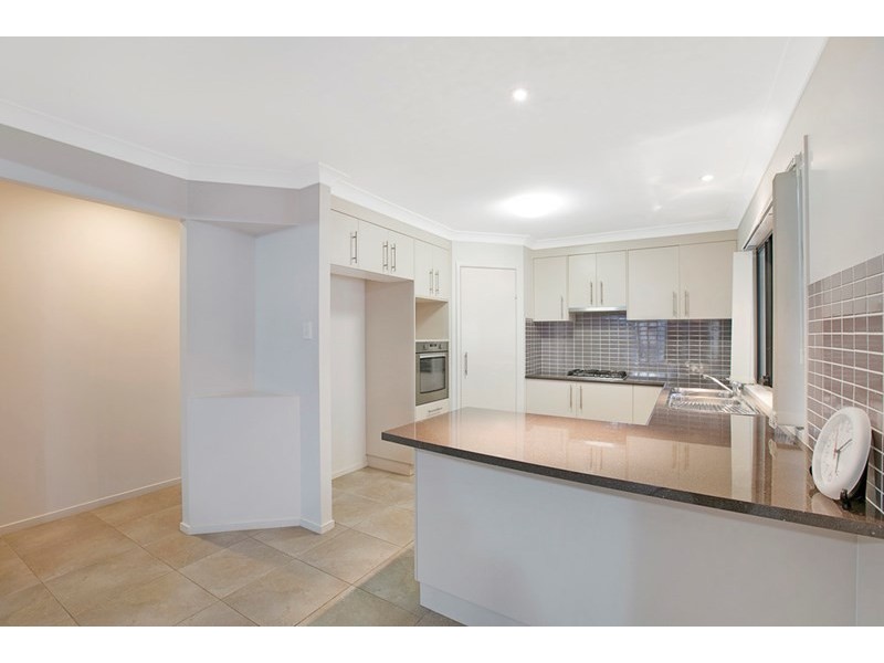 8 Sasha Street, Wynnum West QLD 4178
