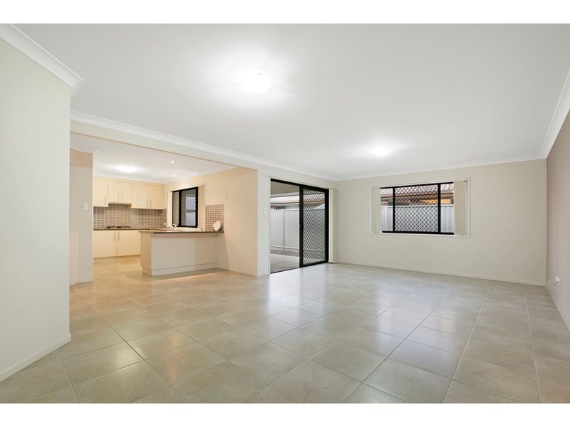 8 Sasha Street, Wynnum West QLD 4178