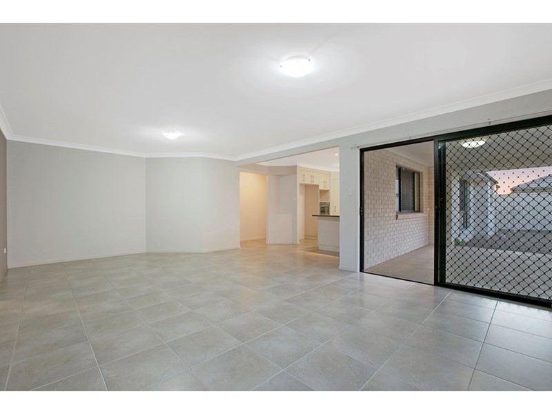 8 Sasha Street, Wynnum West QLD 4178