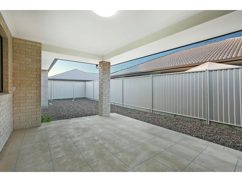 8 Sasha Street, Wynnum West QLD 4178