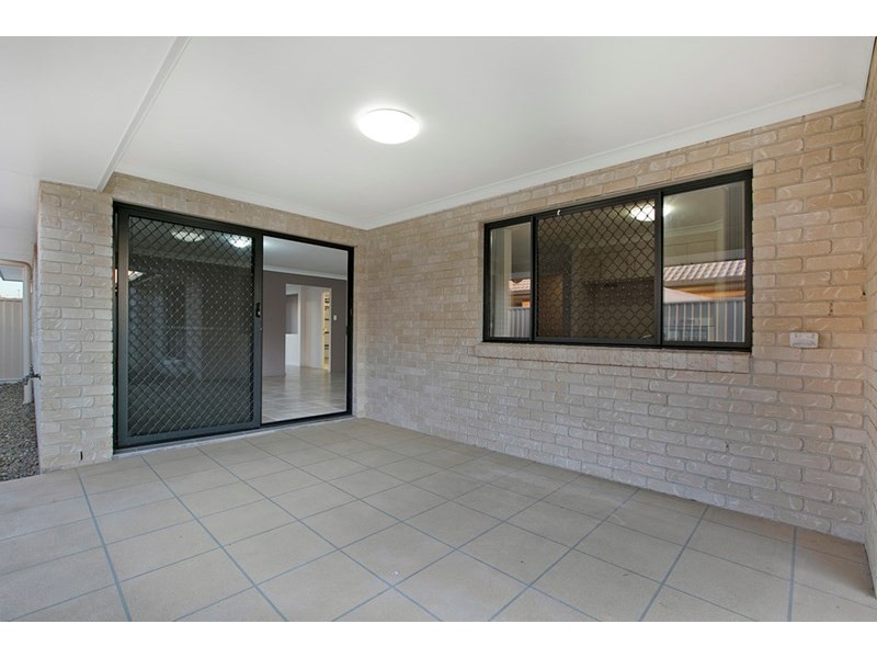 8 Sasha Street, Wynnum West QLD 4178