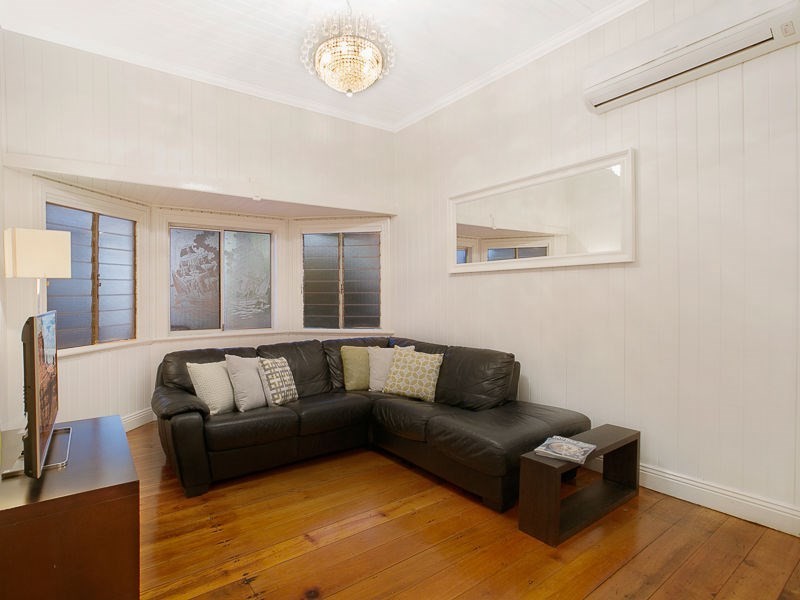 77 Orana Street, Carina QLD 4152