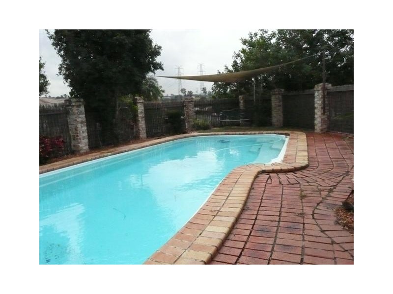 74 Blue Grass Crescent, Eight Mile Plains QLD 4113