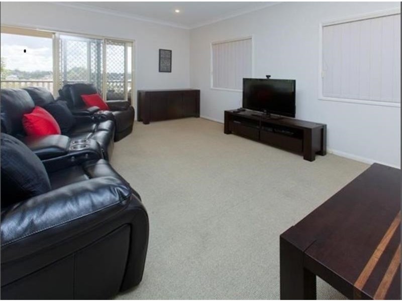 27 Boronia Avenue, Holland Park West QLD 4121