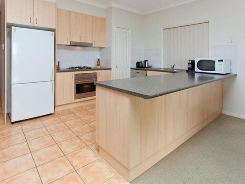 27 Boronia Avenue, Holland Park West QLD 4121