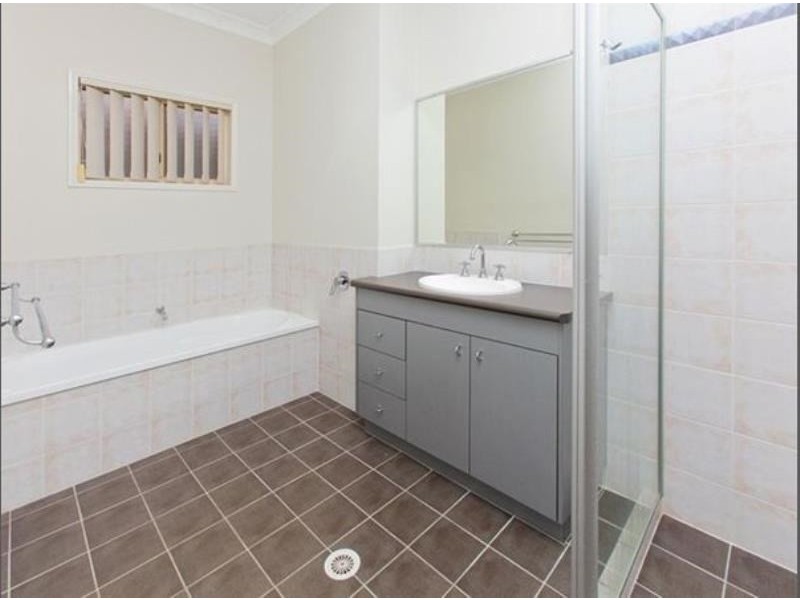 27 Boronia Avenue, Holland Park West QLD 4121