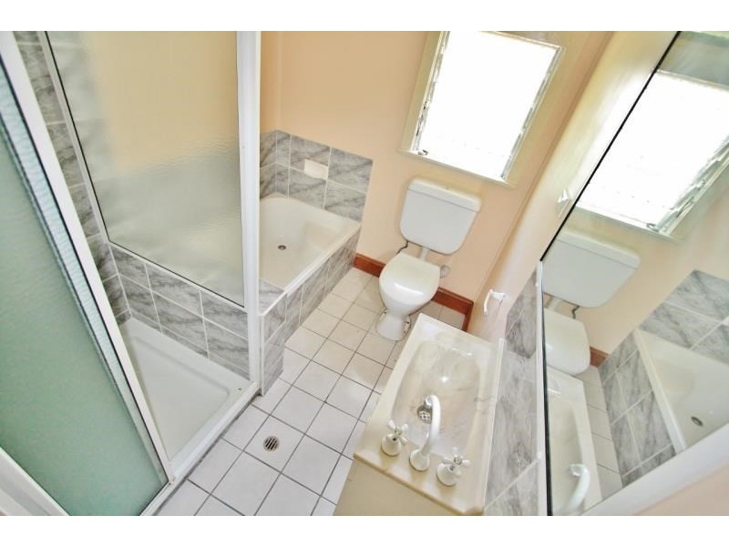 8 Gladstone Street, Coorparoo QLD 4151