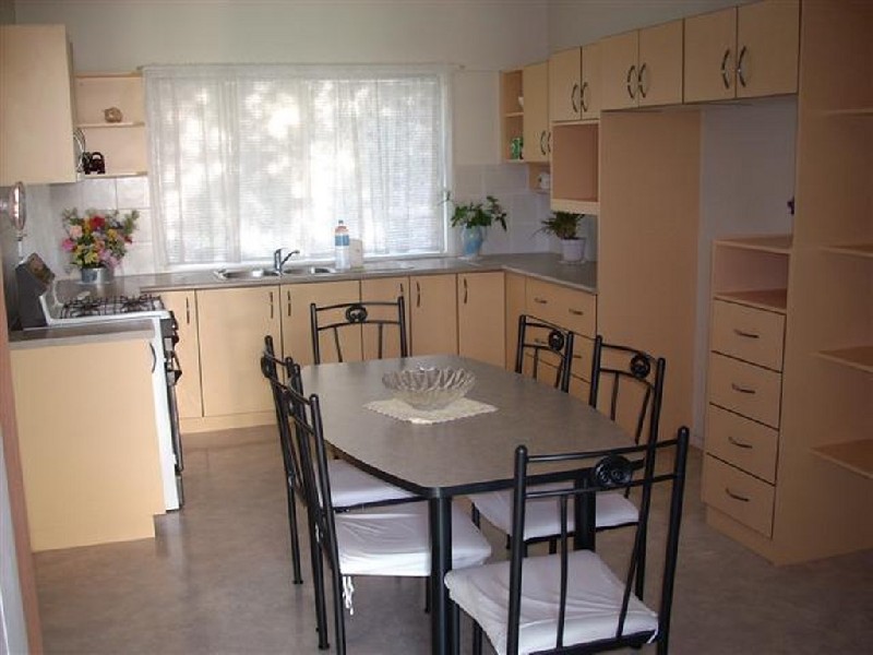 64 Seville Road, HOLLAND Park, Holland Park QLD 4121