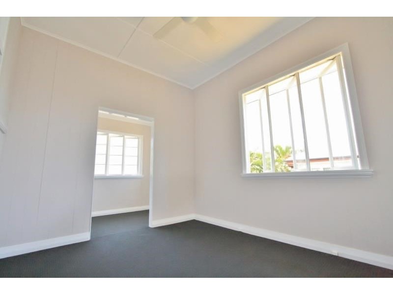 8 Harrogate Street, Woolloongabba QLD 4102