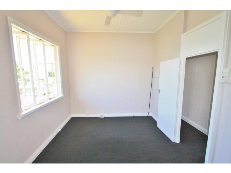 8 Harrogate Street, Woolloongabba QLD 4102