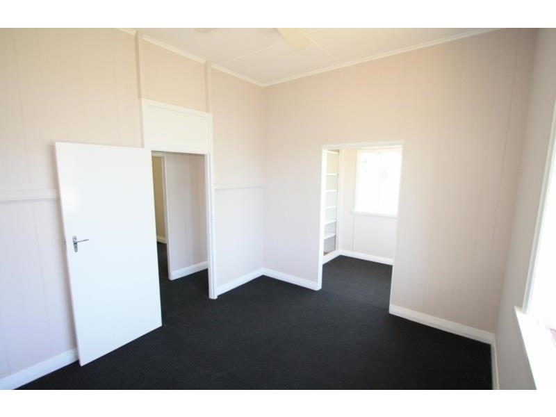 8 Harrogate Street, Woolloongabba QLD 4102