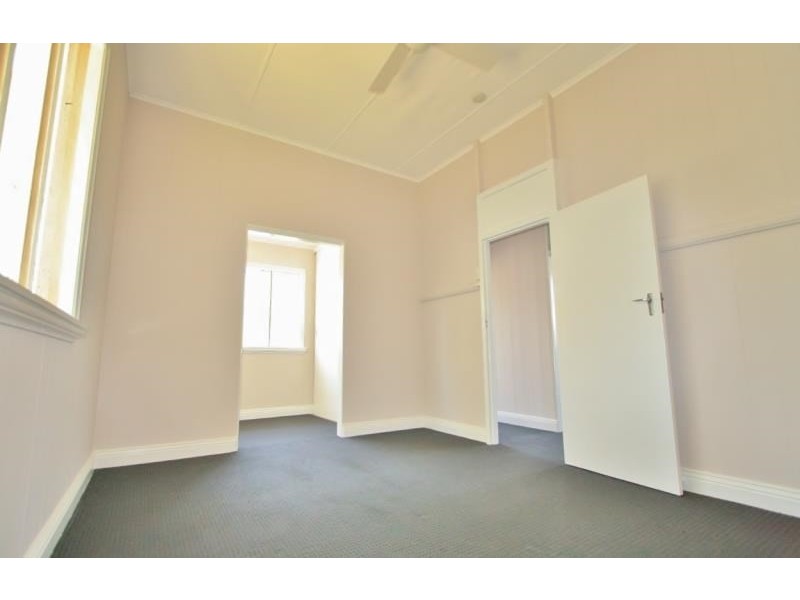 8 Harrogate Street, Woolloongabba QLD 4102