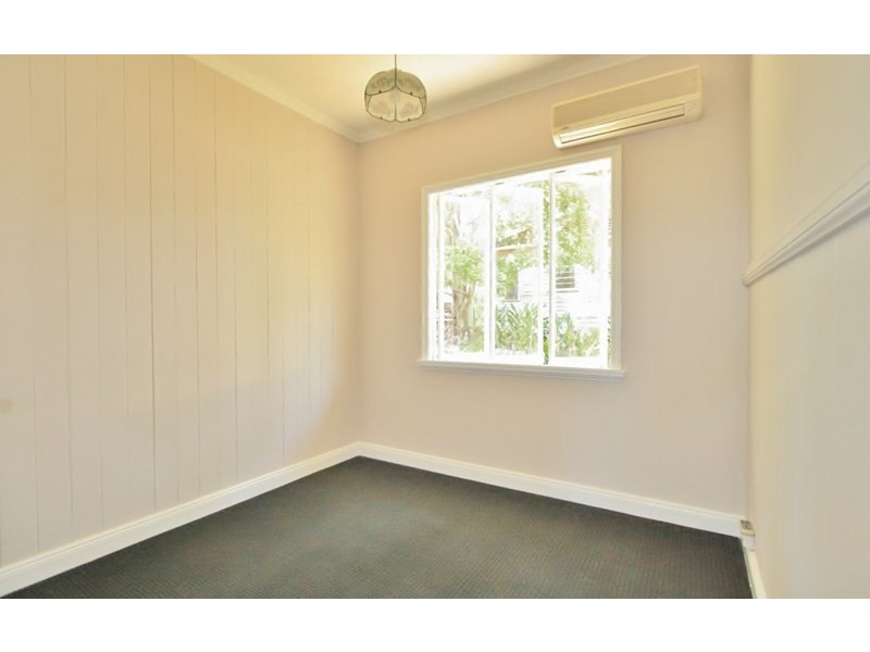 8 Harrogate Street, Woolloongabba QLD 4102