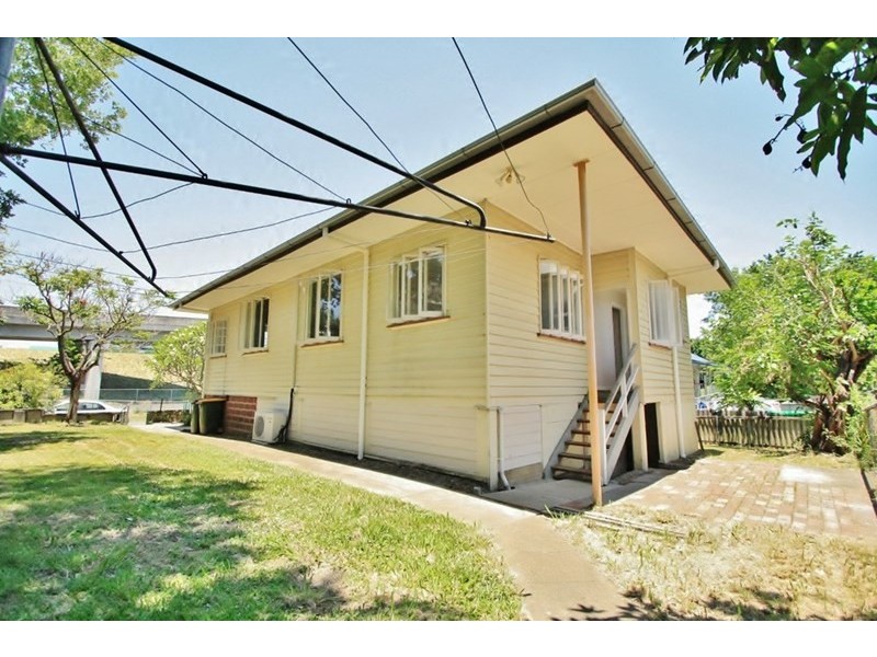 8 Harrogate Street, Woolloongabba QLD 4102