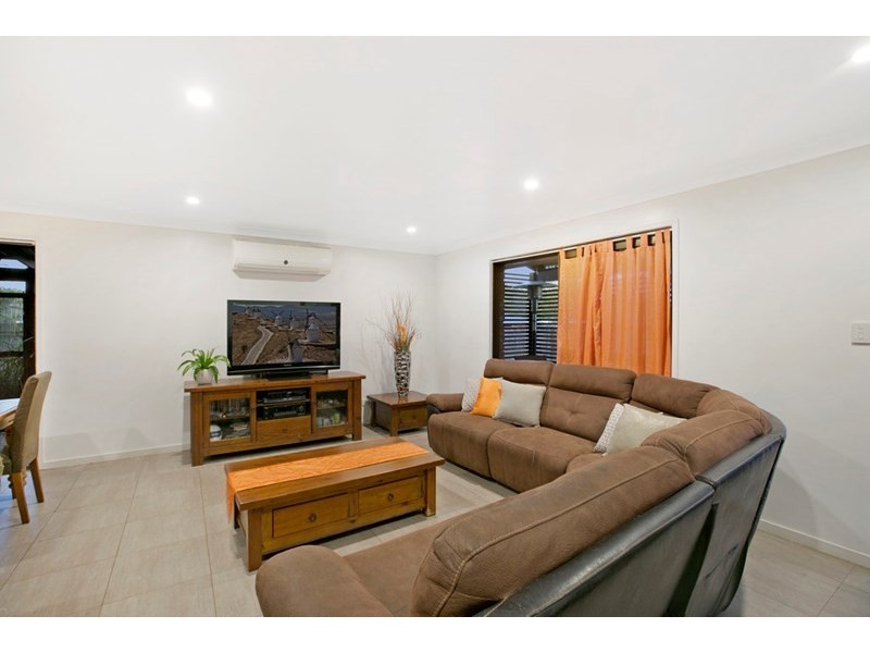827 Cavendish Road, Holland Park QLD 4121