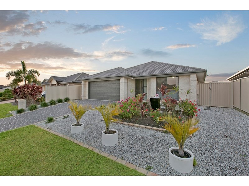 8 Sasha Street, Wynnum West QLD 4178