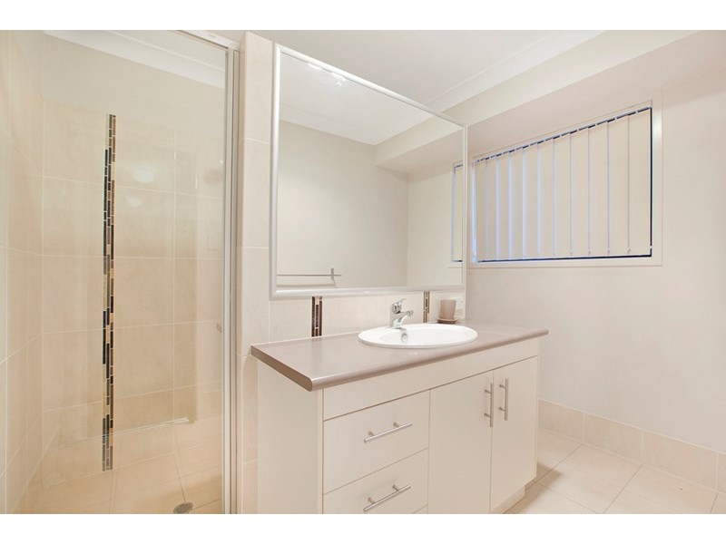 8 Sasha Street, Wynnum West QLD 4178