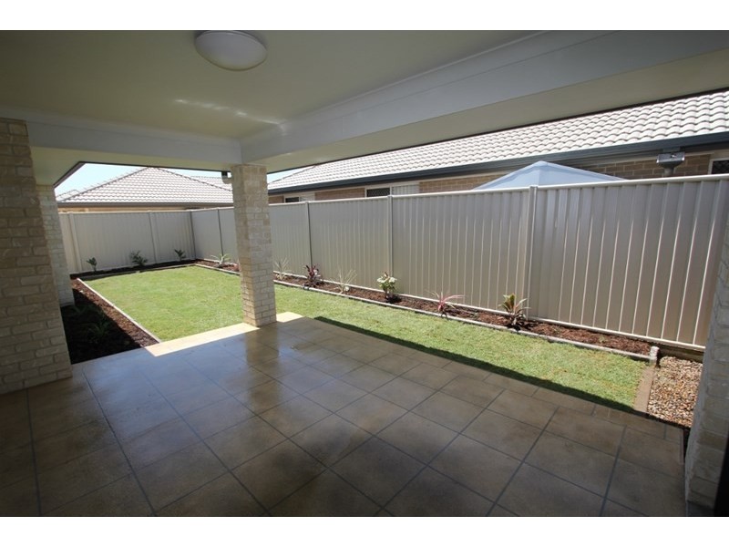 8 Sasha Street, Wynnum West QLD 4178