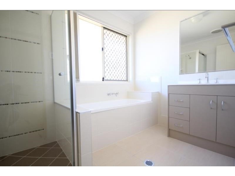 18 Gordon Drive, Bellbird Park QLD 4300