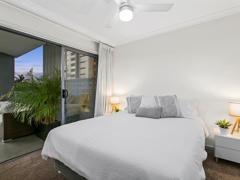 10/28 Carl Street, Woolloongabba QLD 4102