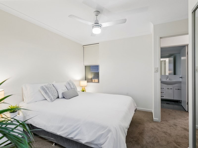 10/28 Carl Street, Woolloongabba QLD 4102