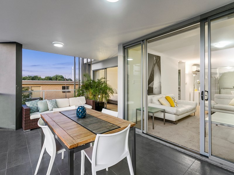 10/28 Carl Street, Woolloongabba QLD 4102