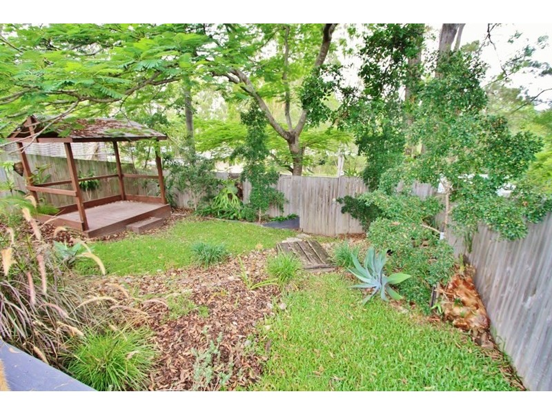 30 Dobbs Street, Holland Park West QLD 4121