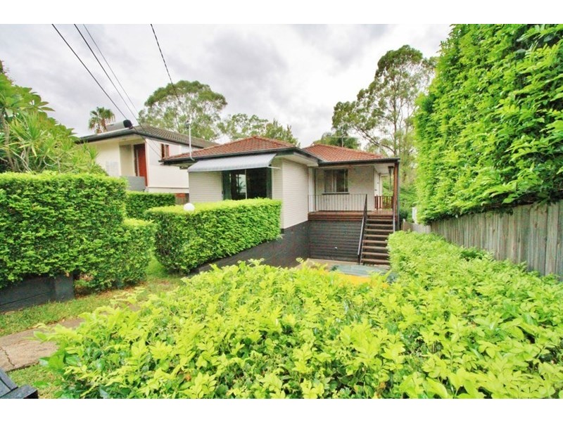 30 Dobbs Street, Holland Park West QLD 4121
