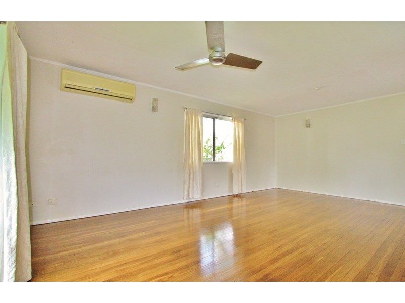 30 Dobbs Street, Holland Park West QLD 4121
