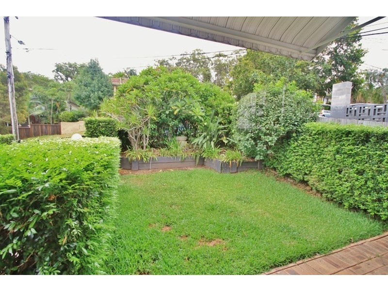 30 Dobbs Street, Holland Park West QLD 4121