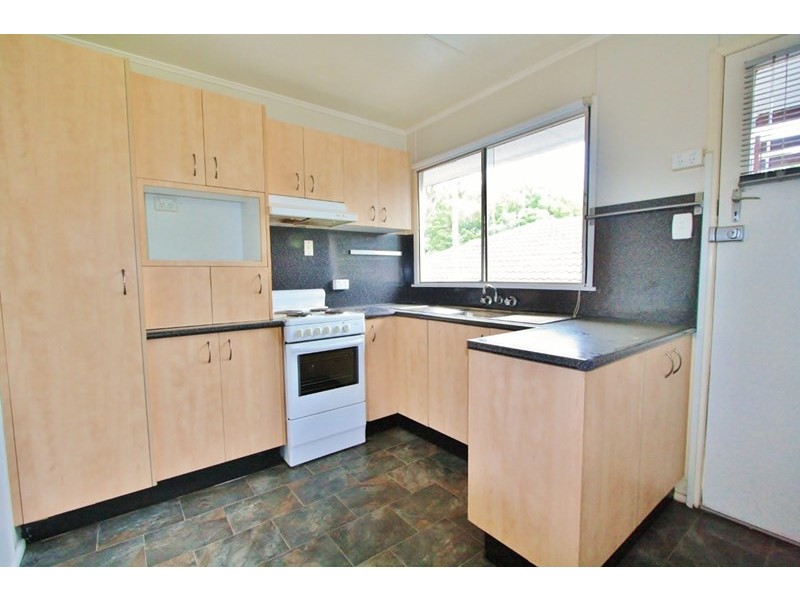 30 Dobbs Street, Holland Park West QLD 4121