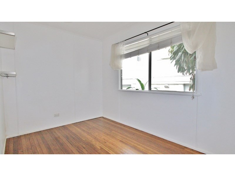 30 Dobbs Street, Holland Park West QLD 4121