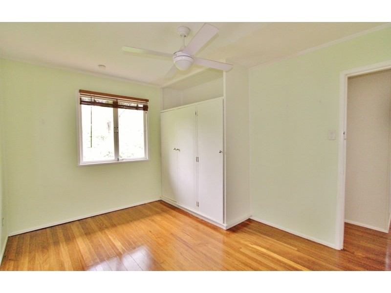 30 Dobbs Street, Holland Park West QLD 4121