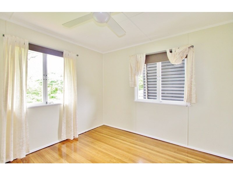 30 Dobbs Street, Holland Park West QLD 4121