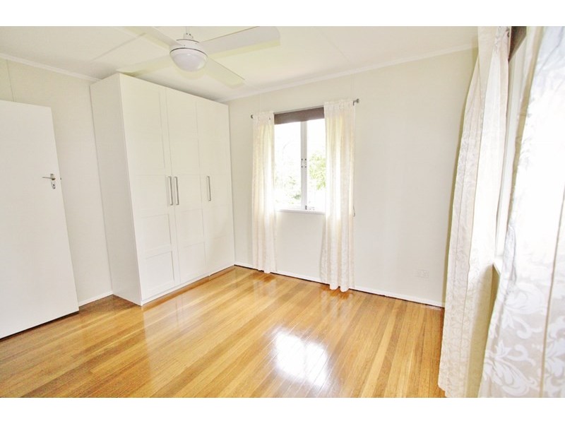 30 Dobbs Street, Holland Park West QLD 4121