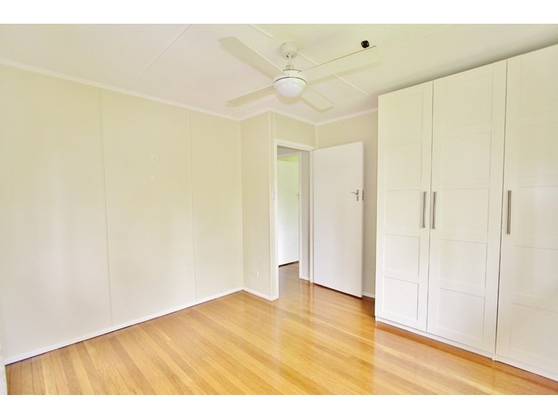 30 Dobbs Street, Holland Park West QLD 4121
