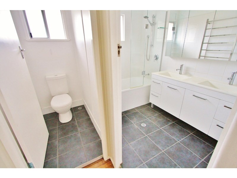 30 Dobbs Street, Holland Park West QLD 4121