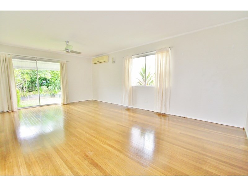 30 Dobbs Street, Holland Park West QLD 4121