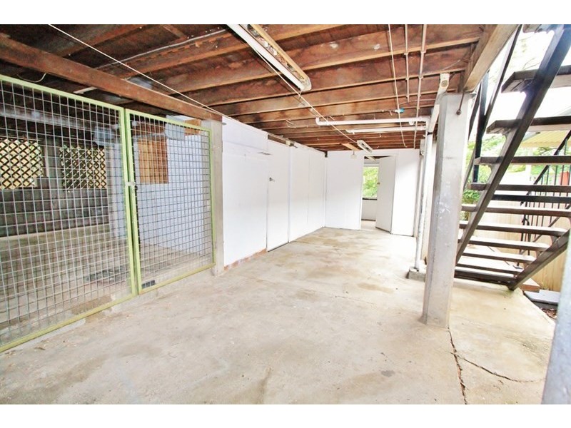 30 Dobbs Street, Holland Park West QLD 4121