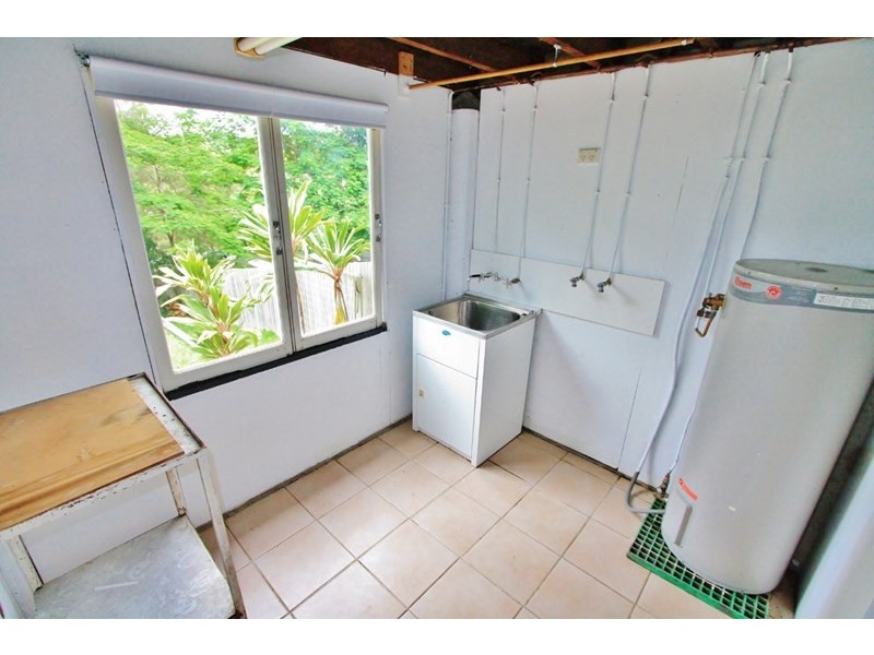 30 Dobbs Street, Holland Park West QLD 4121
