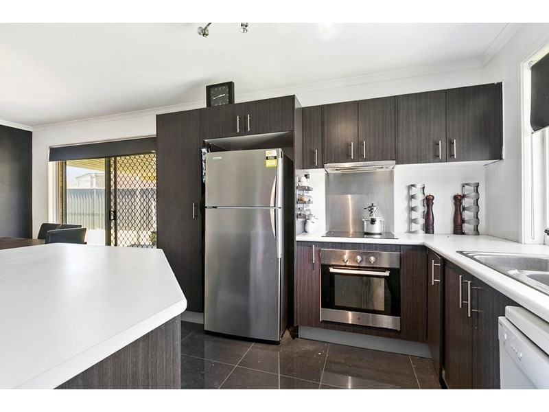 2/9 Mooney Close, Goodna QLD 4300