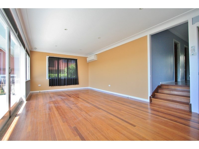 18 Kneale Street, Holland Park West QLD 4121