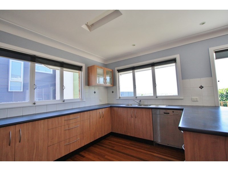 18 Kneale Street, Holland Park West QLD 4121