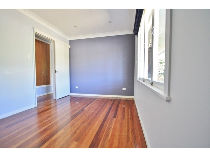 18 Kneale Street, Holland Park West QLD 4121