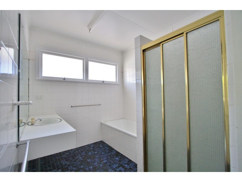 18 Kneale Street, Holland Park West QLD 4121