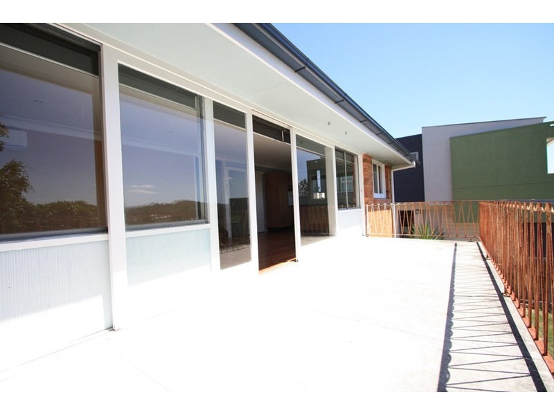 18 Kneale Street, Holland Park West QLD 4121